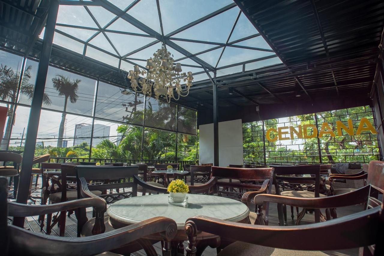 Royal Regantris Cendana Hotel Surabaya Exterior photo