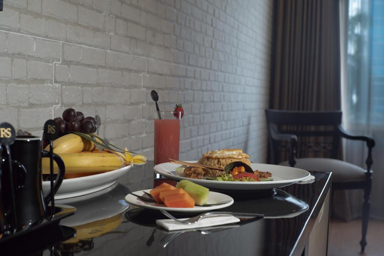 Royal Regantris Cendana Hotel Surabaya Exterior photo
