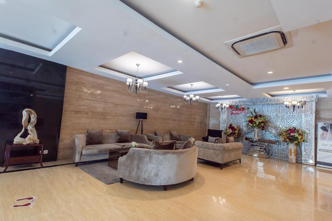 Royal Regantris Cendana Hotel Surabaya Exterior photo