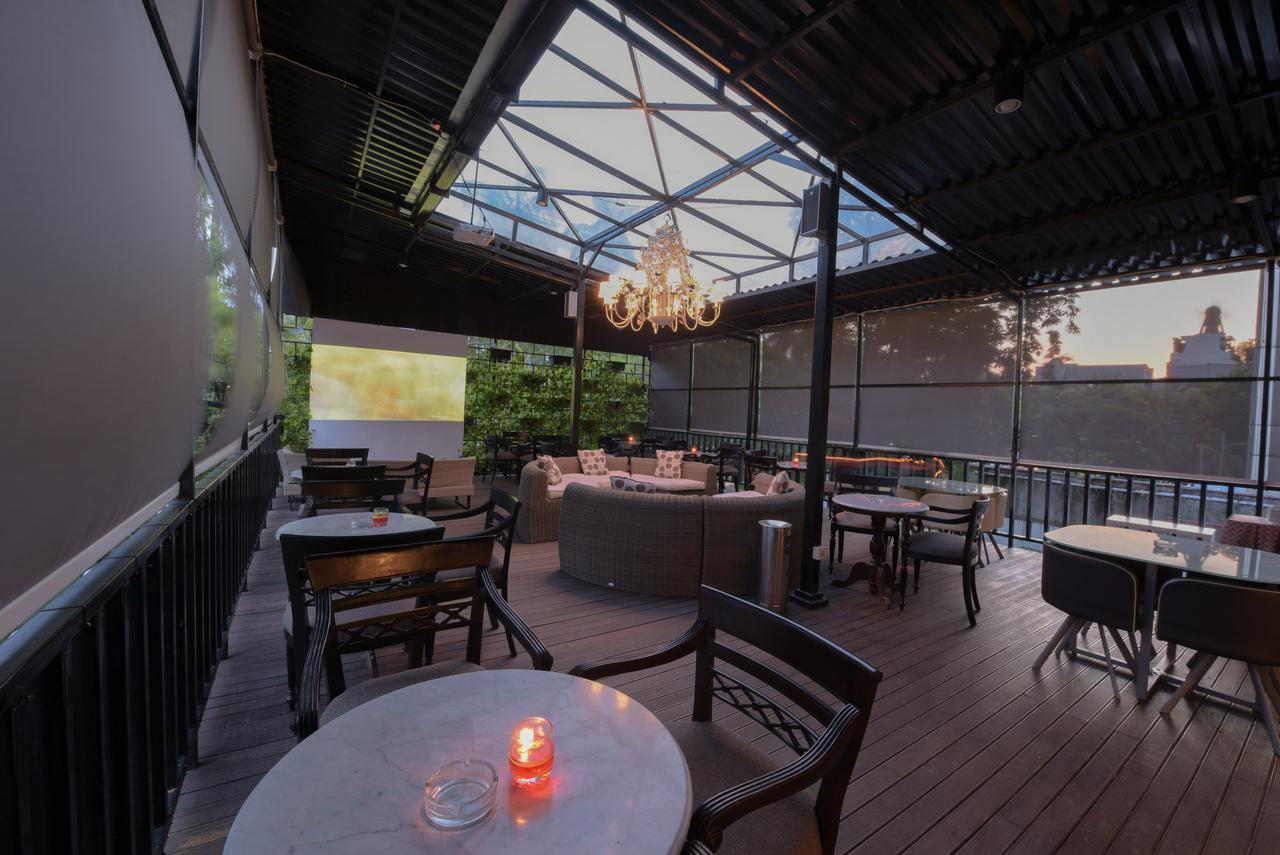 Royal Regantris Cendana Hotel Surabaya Exterior photo